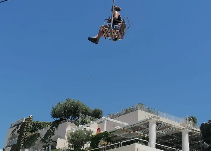 L'archetto Romantic In The Center Of * אנה קאפרי