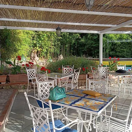 L'archetto Romantic In The Center Of