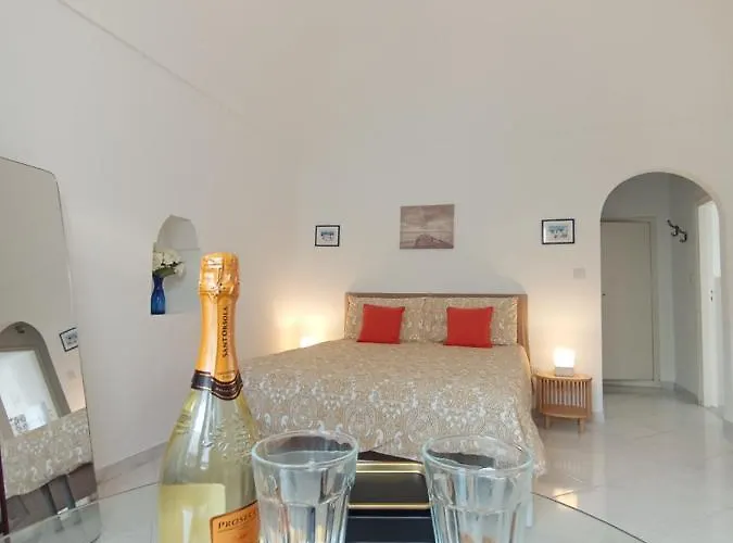 L'archetto Romantic In The Center Of *