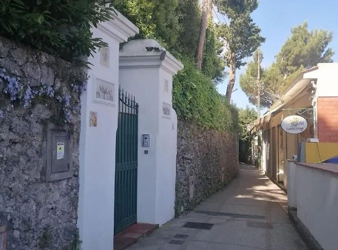 L'archetto Romantic In The Center Of